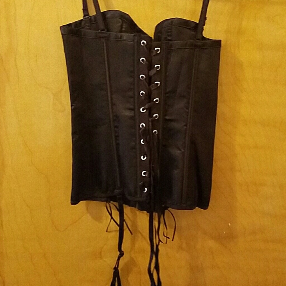 Corset - Picture 2 of 2