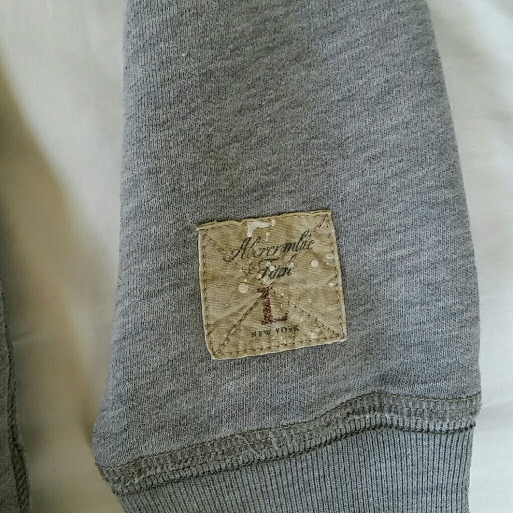 Gray A&F sweatshirt - Picture 4 of 5
