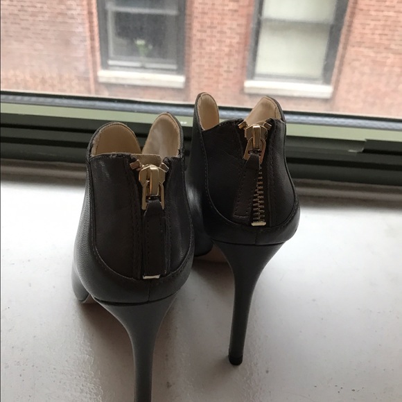 Green/grey ankle boots. - Picture 3 of 3