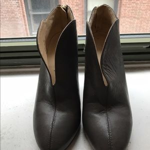 Green/grey ankle boots.