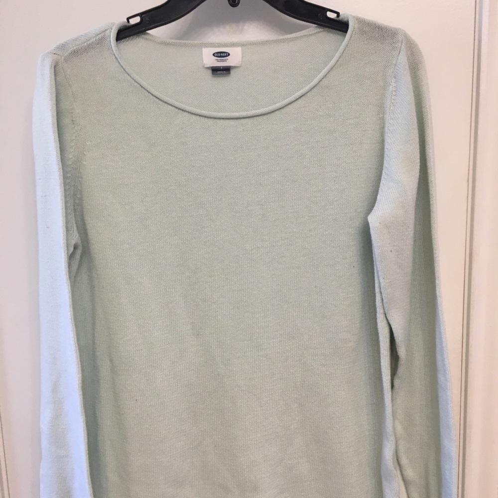 Scoop neck light weight sweater