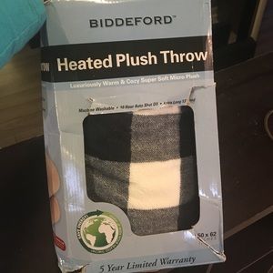 Biddeford heated throw navy checkered