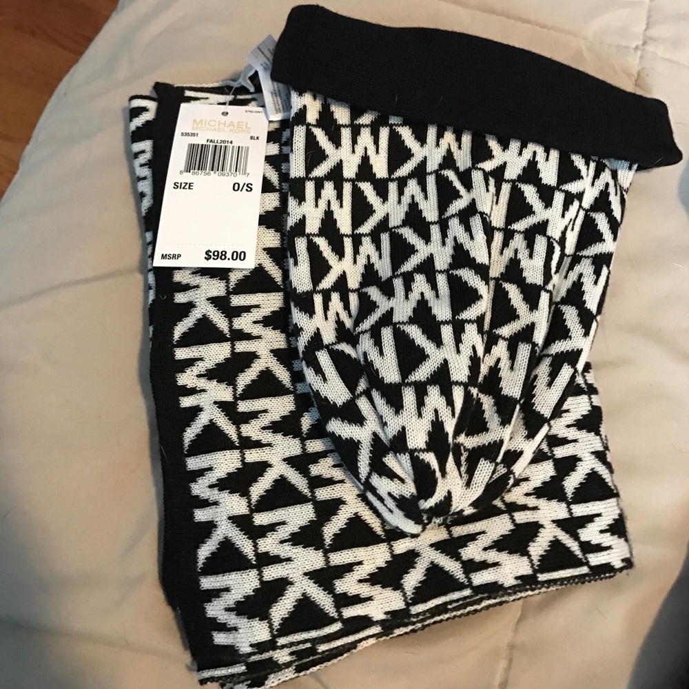 Mk hat and scarf REAL