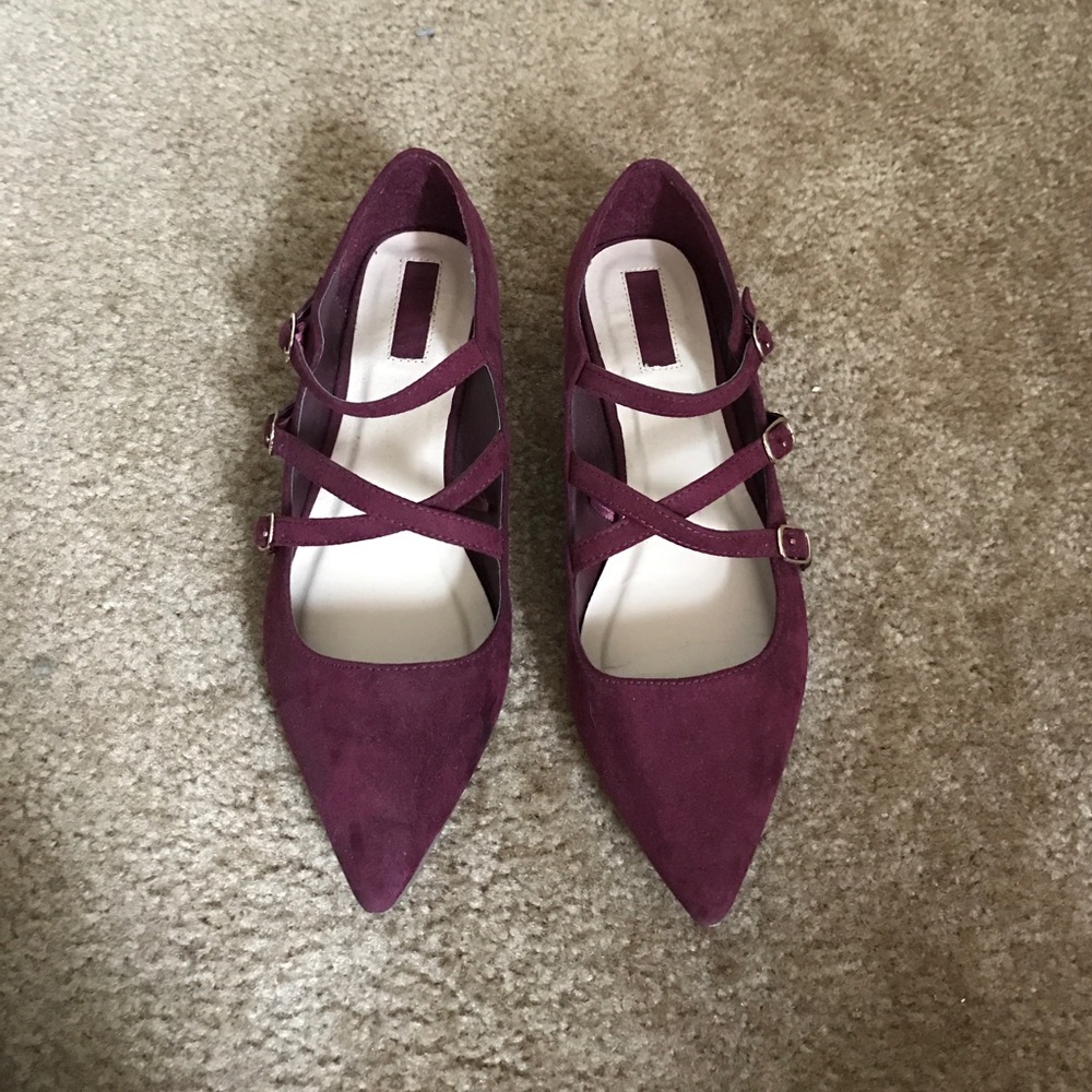 Magenta pointy flats