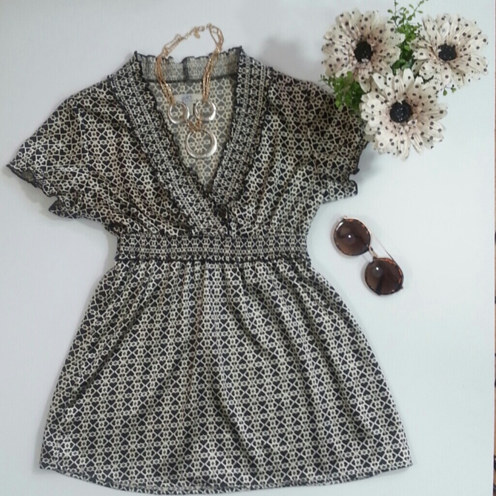 SO brand romantic top