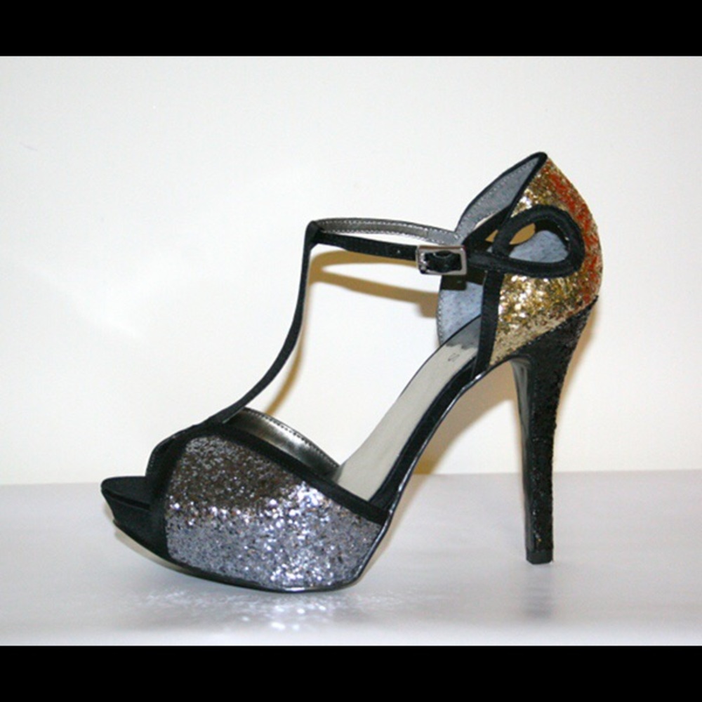 NWT Guess Glittery Heels