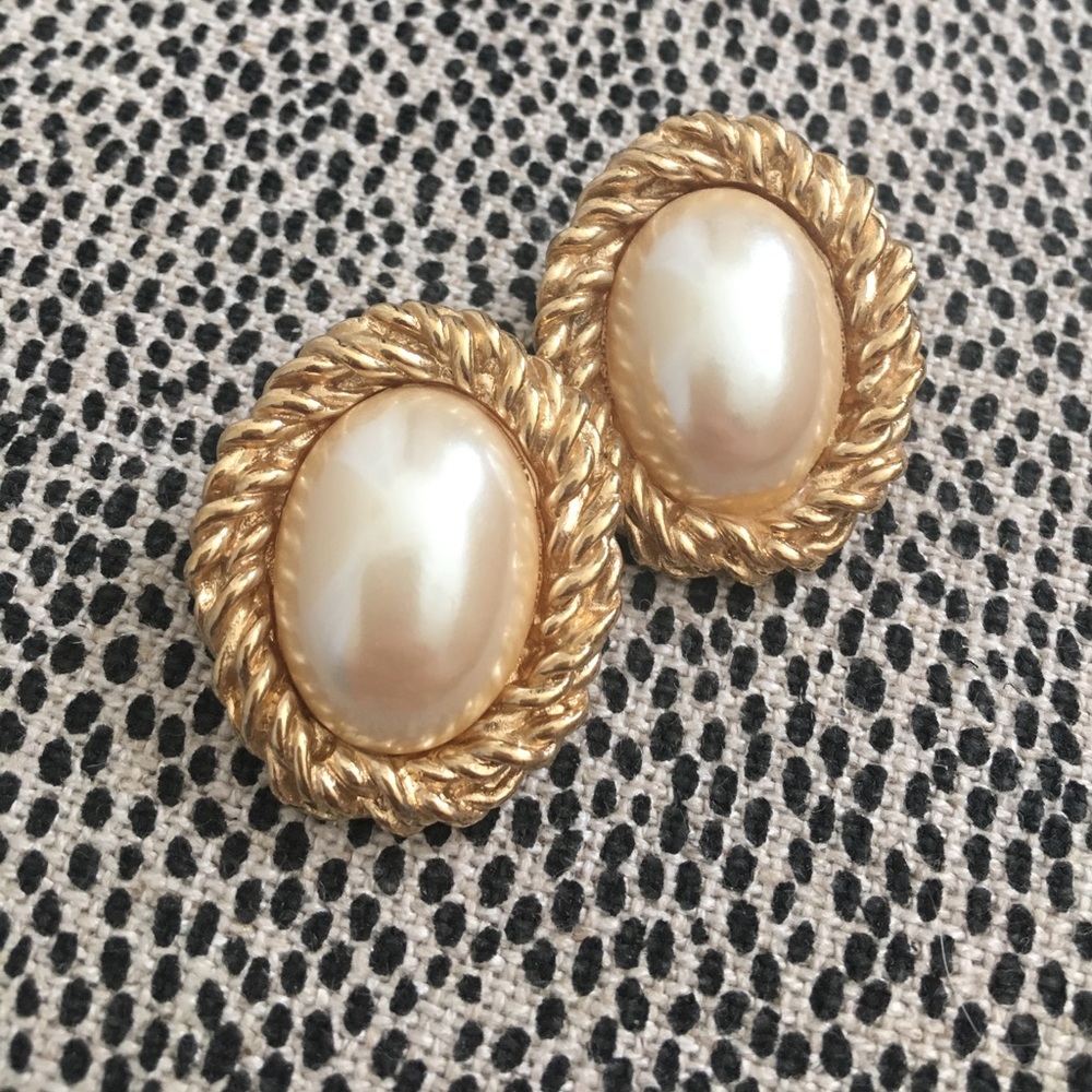 :: pearlescent gold earrings ::