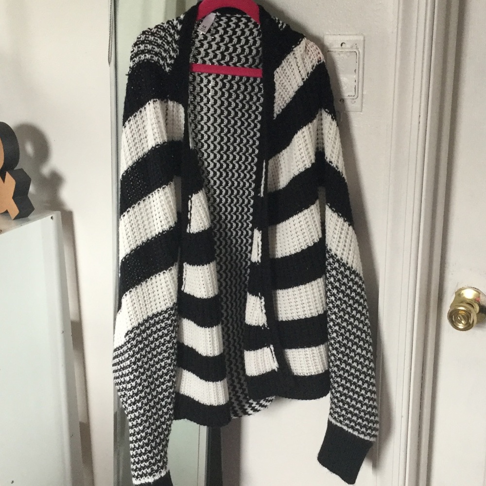 Black and white Sweater