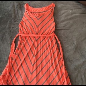 Sleeveless maternity dress