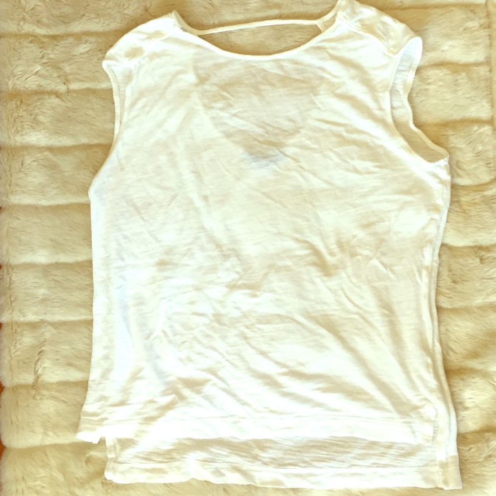 Banana Republic tshirt with cutout on back