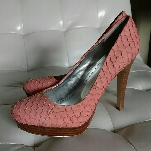 Calvin Klein Coral textured pump - Picture 2 of 4