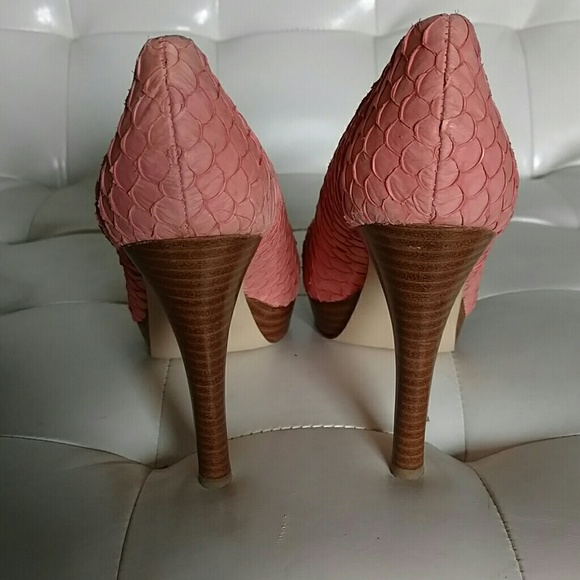 Calvin Klein Coral textured pump - Picture 3 of 4