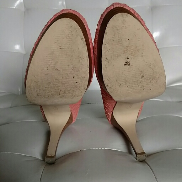 Calvin Klein Coral textured pump - Picture 4 of 4