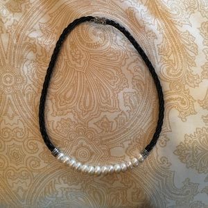 Leather pearl necklace