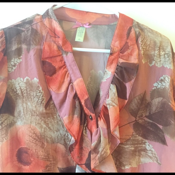 Flower button down blouse - Picture 2 of 2