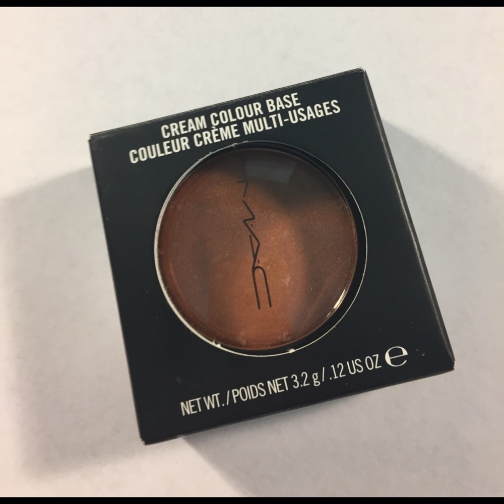 Mac cream color base in the color bronze