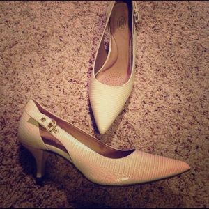 Luxe Series pointed toe heels!