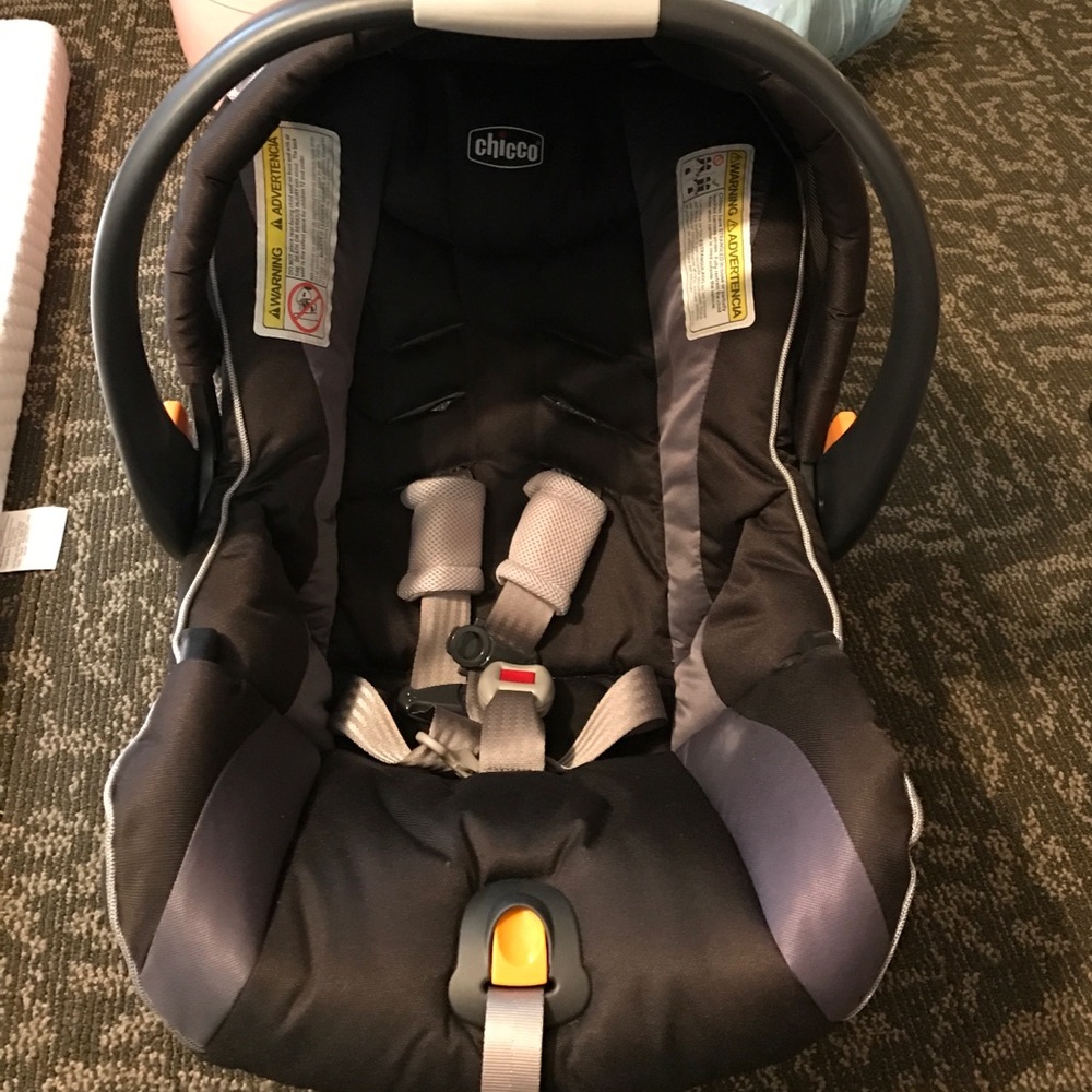 Infant Chico KeyFit 30 car seat (incl. padding)