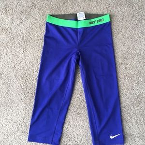Nike Pro capris
