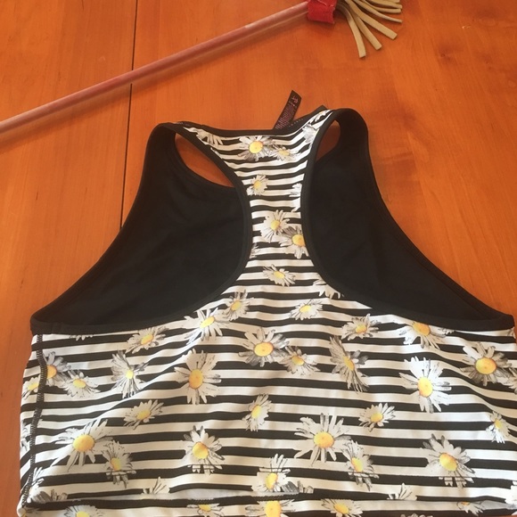 Betsy Johnson workout crop top with built in bra - Picture 2 of 2