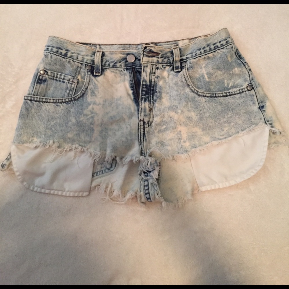 Distressed Levi short shorts