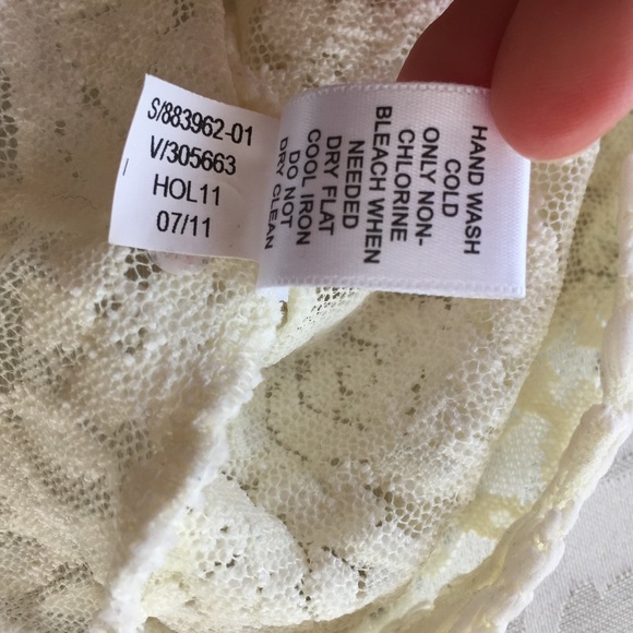 Banana Republic Cream Lace Sheer Stretch Top Sz M - Picture 8 of 8