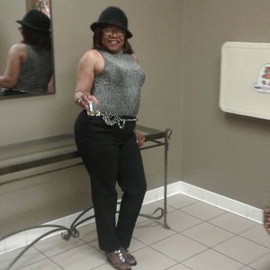 Meet your Posher, Elana