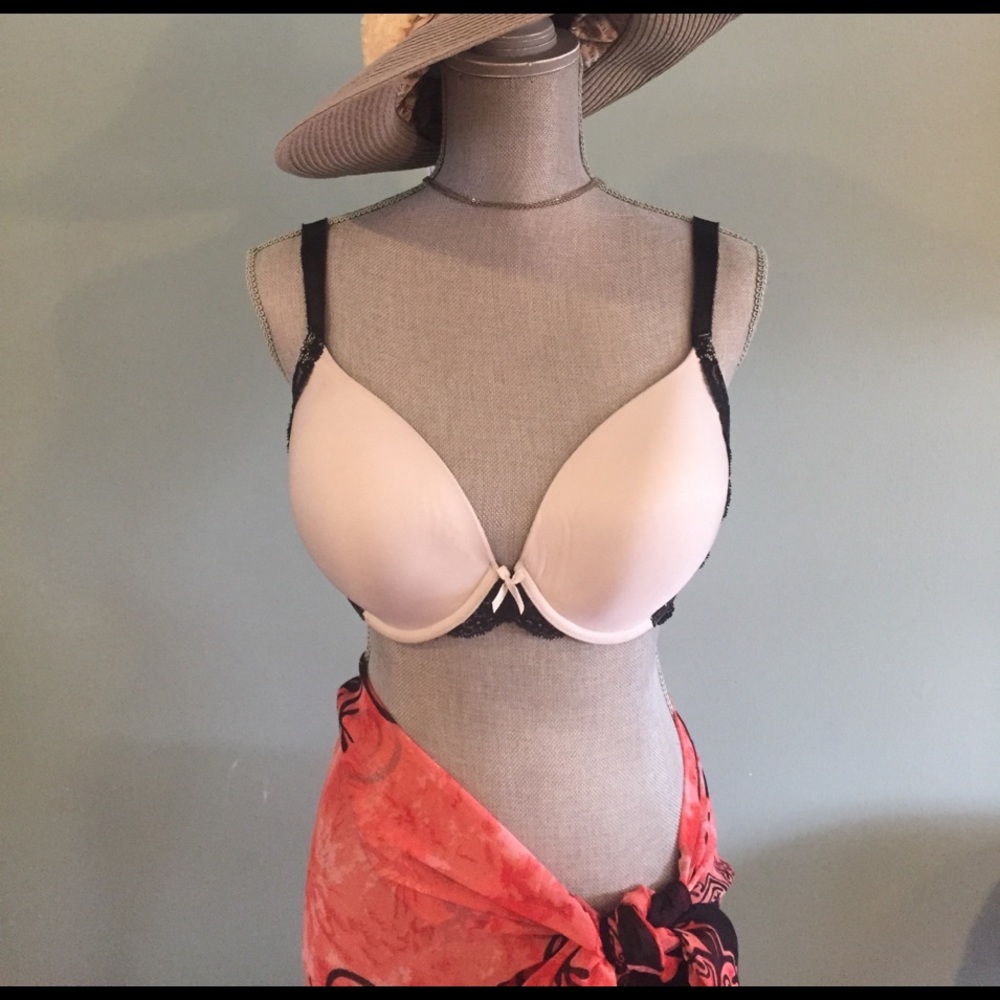 Victoria's Secret black and white 34DDD bra