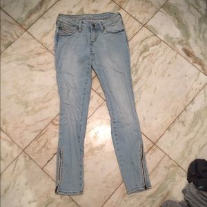 Bullhead Xtreme Skinny Jeans. Light Blue