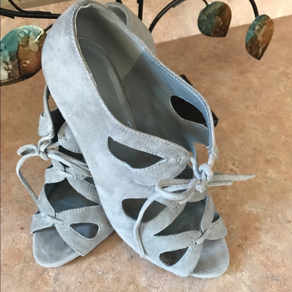 Beautiful, sexy grey suede peep toe, tie up