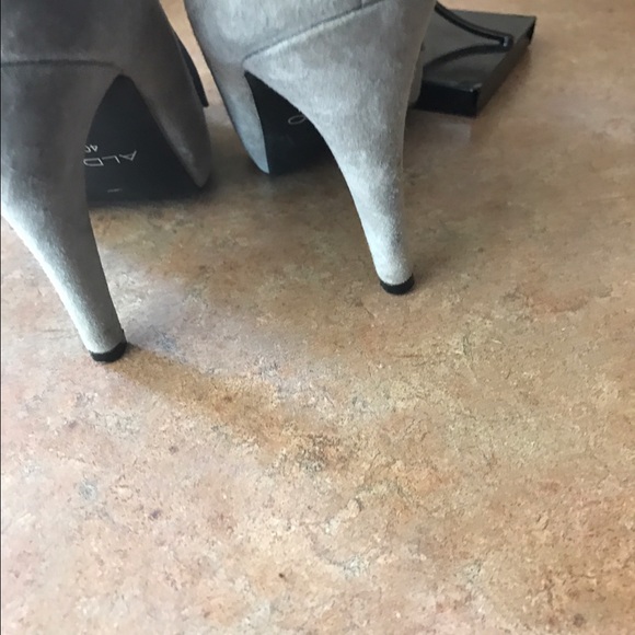 Beautiful, sexy grey suede peep toe, tie up - Picture 4 of 5
