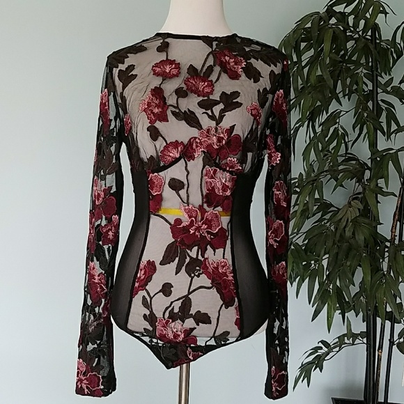 **LAST ONE**Nasty gal Bud Floral mesh bodysuit - Picture 2 of 6