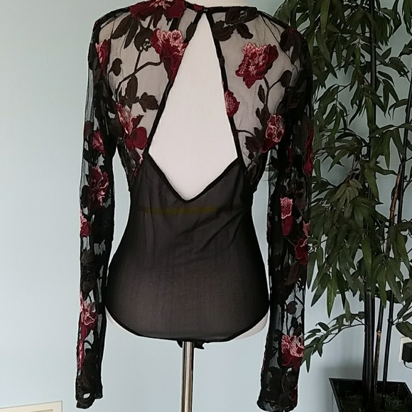**LAST ONE**Nasty gal Bud Floral mesh bodysuit - Picture 4 of 6