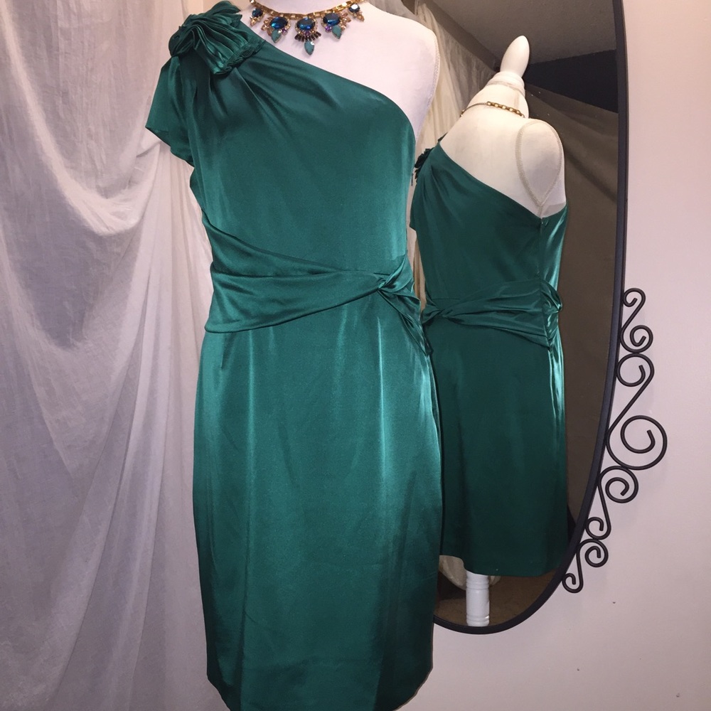 Eli Tahari silk dress NWT : 95% silk, 5% Elastane