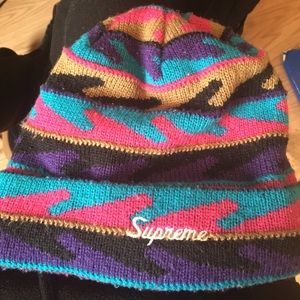 Supreme nit hat from 2016 winter/fall drop