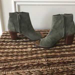 Authentic green tom peep toe booties
