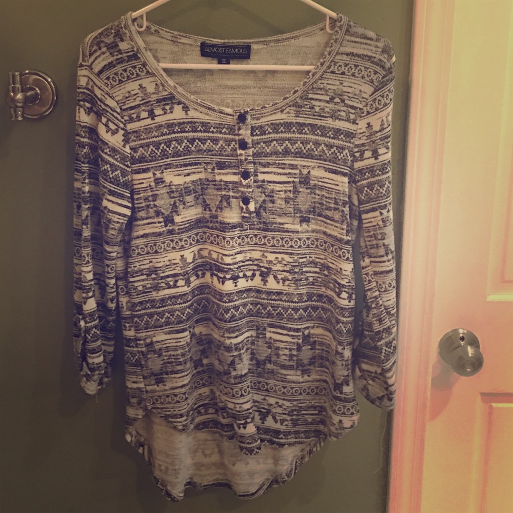 Lightweight sweater perfect with leggings!