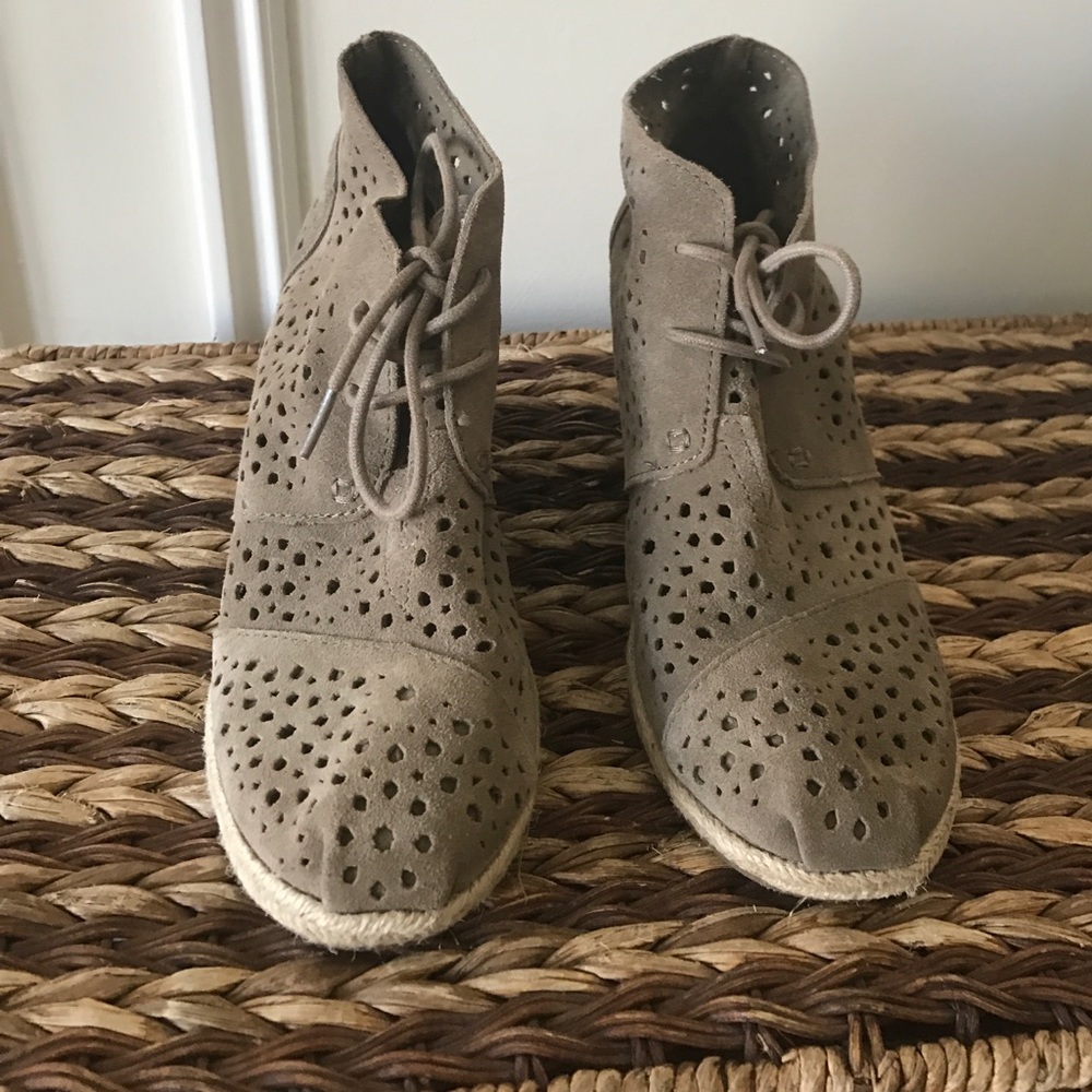 Authentic TOM wedges