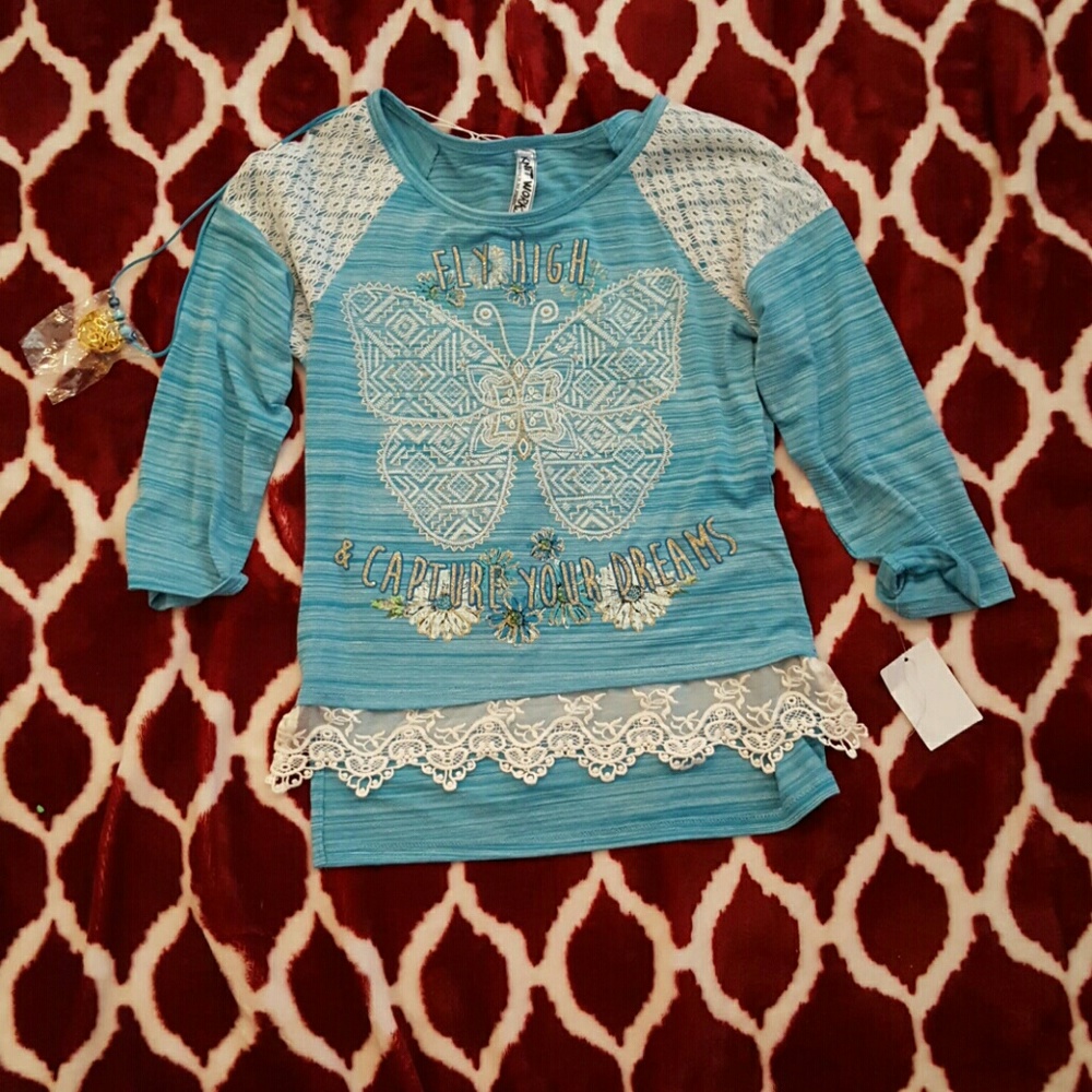 Never worn 3/4 sleeve turquoise shirt
