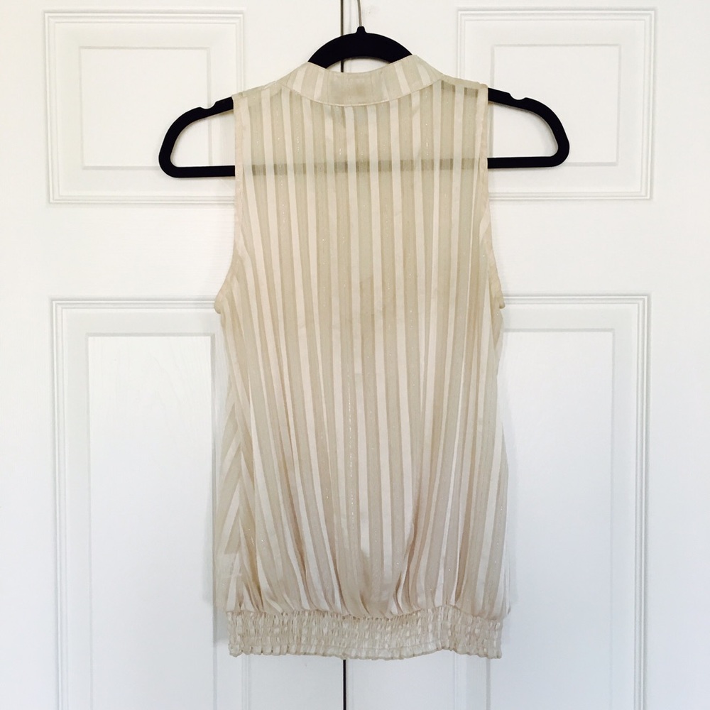 Peephole Ruffle Blouse - Picture 4 of 4