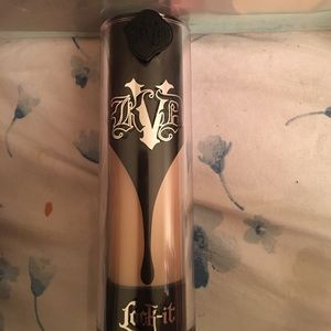 Kat Von D foundation Light 49 Neutral