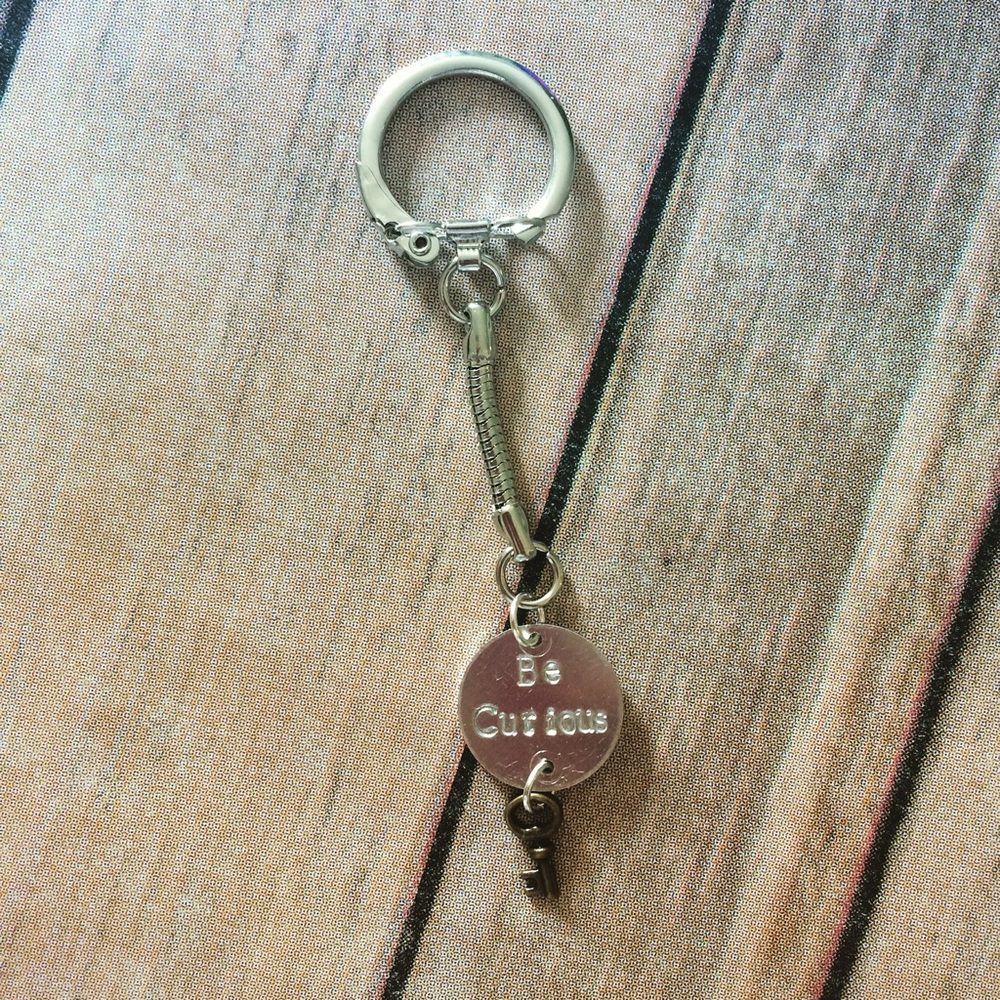 "Be curious" keychain