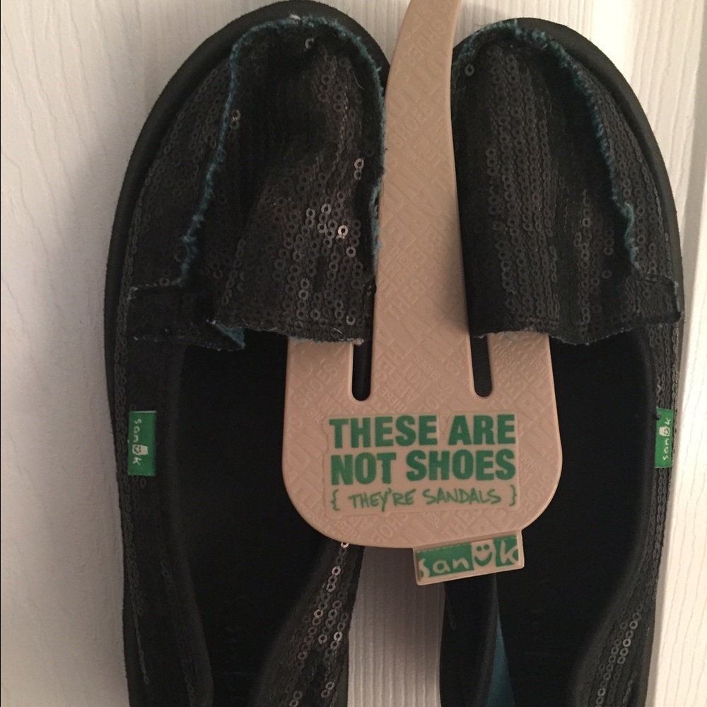 Sanuk size 6