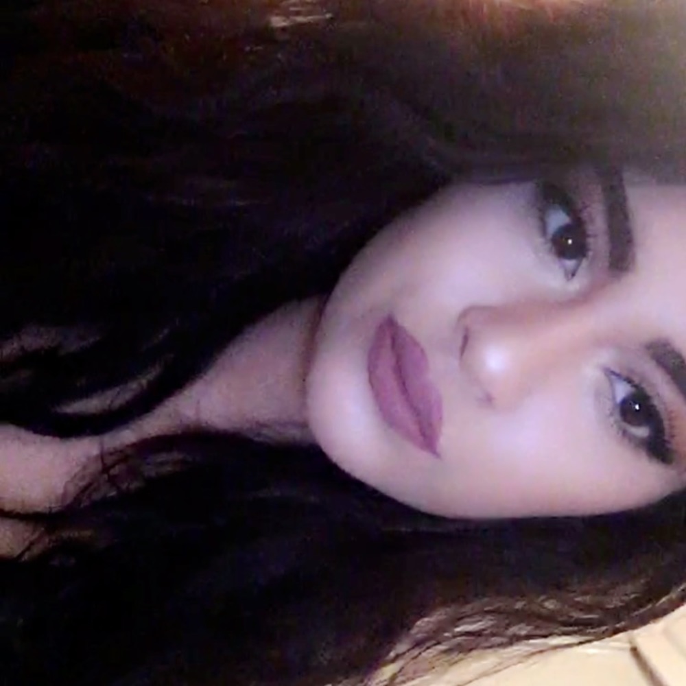 Meet your Posher, Alexis