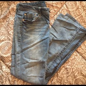 MUDD jeans. "Skinny boot" cut.