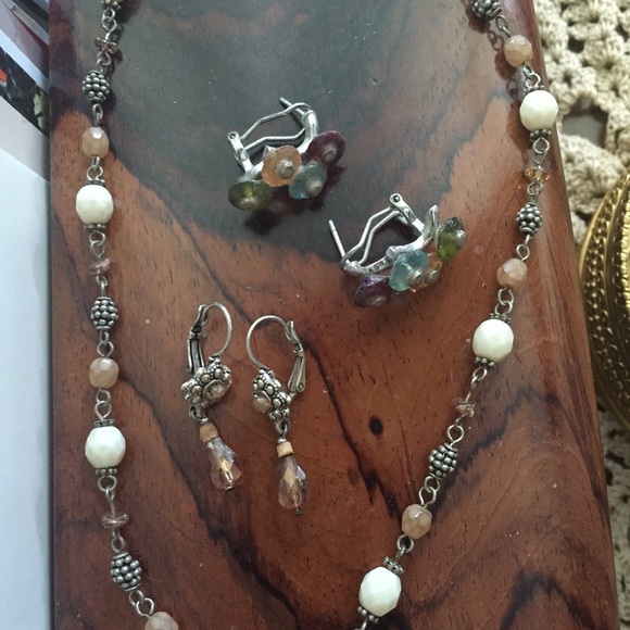 Vintage jewelry bundle - Picture 4 of 4