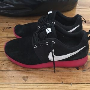 Roshe Run size 7y