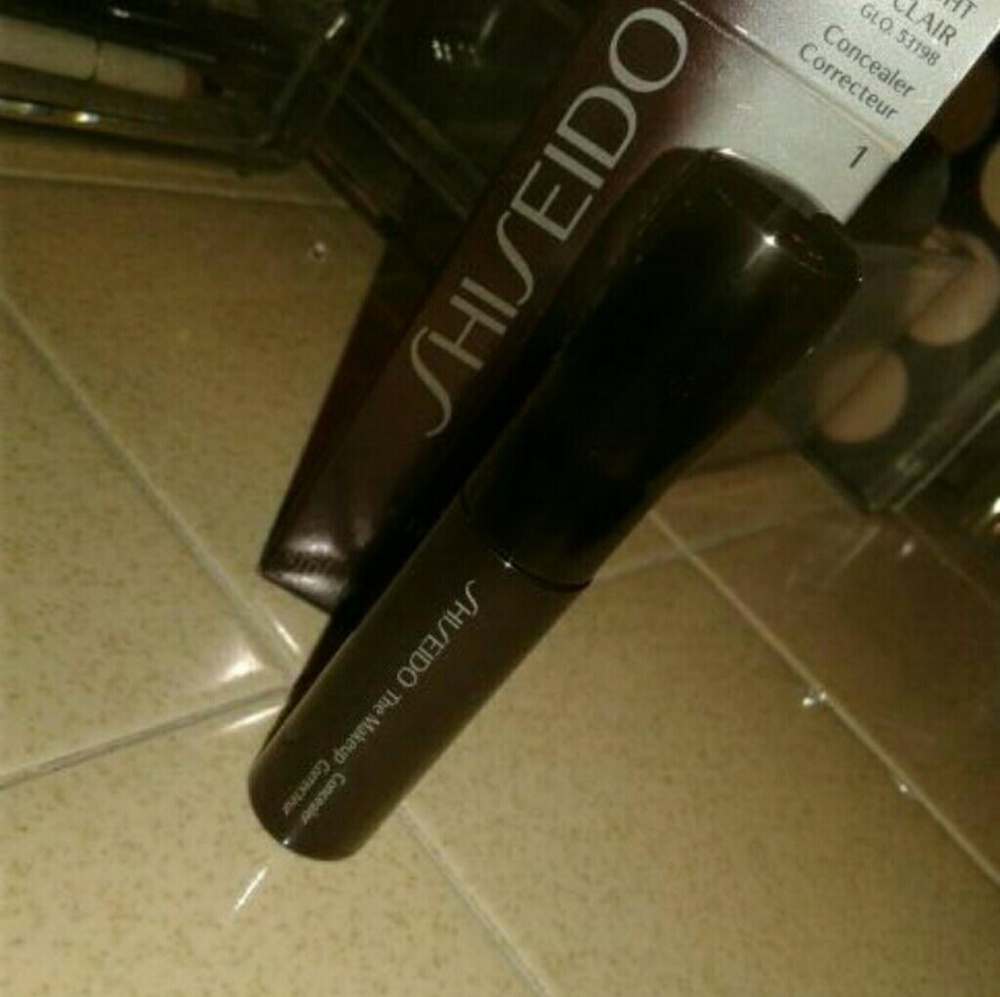 Shisedo concealer - Picture 2 of 3