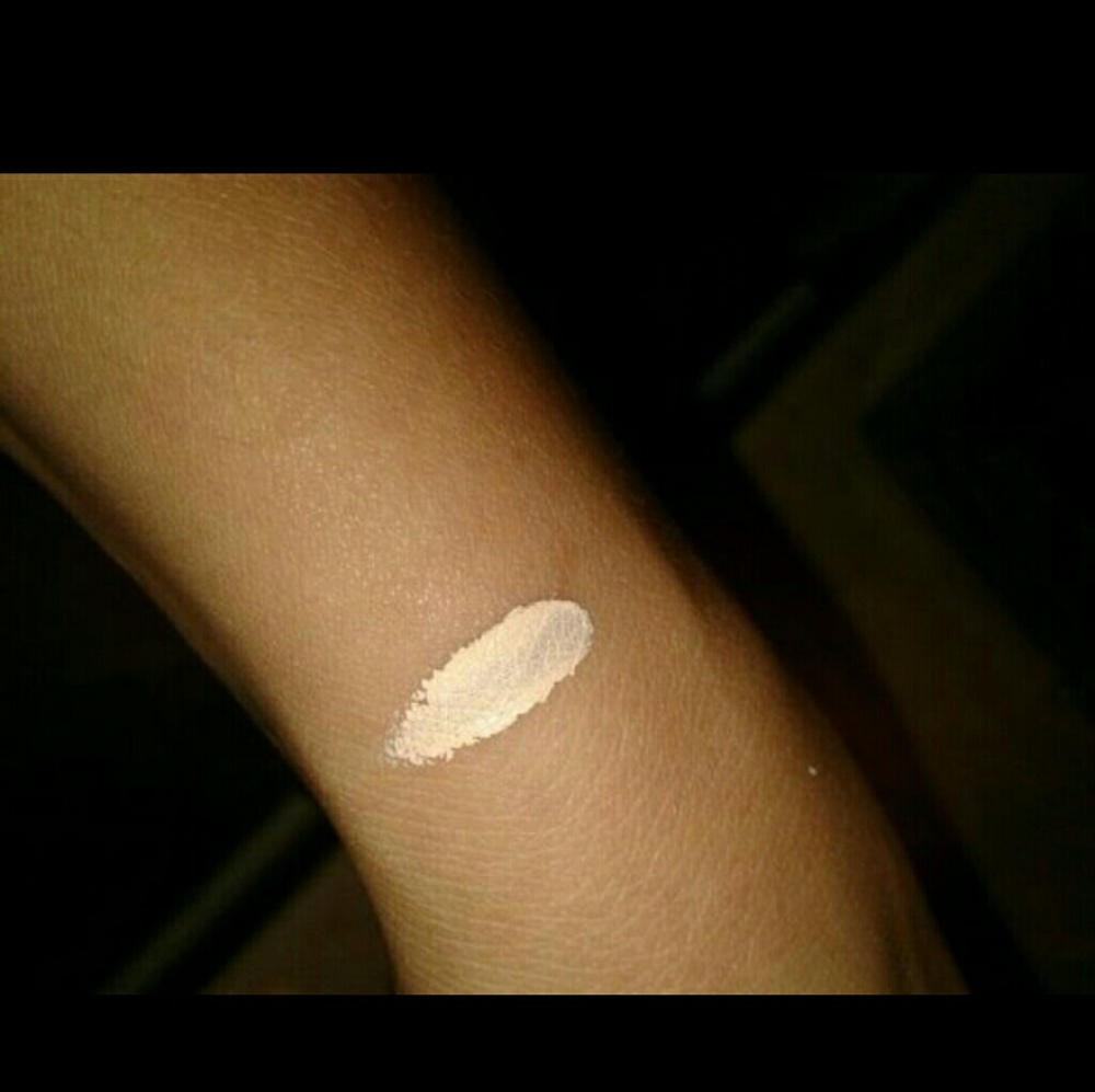 Shisedo concealer - Picture 3 of 3
