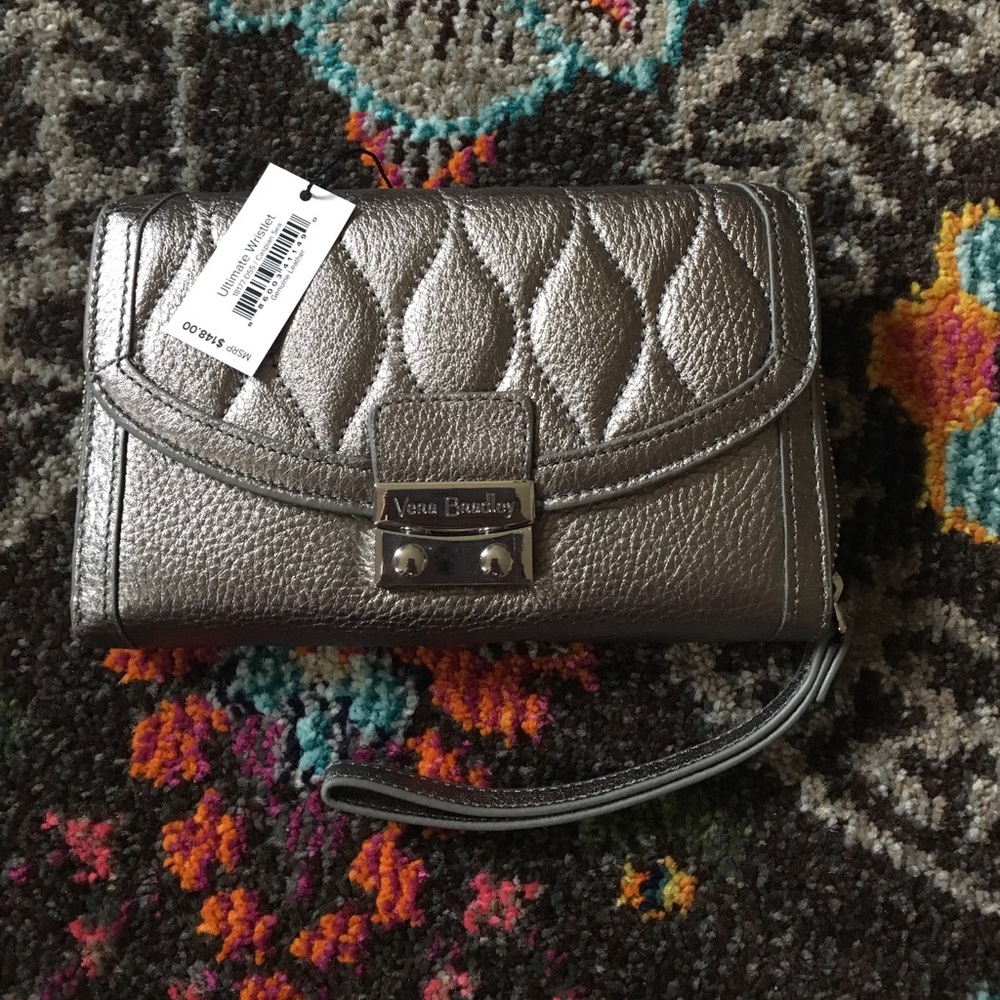 Vera Bradley two compartment wristlet. Metallic💜